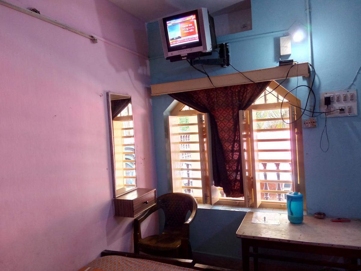 Hotel Sea Foam Puri Room photo